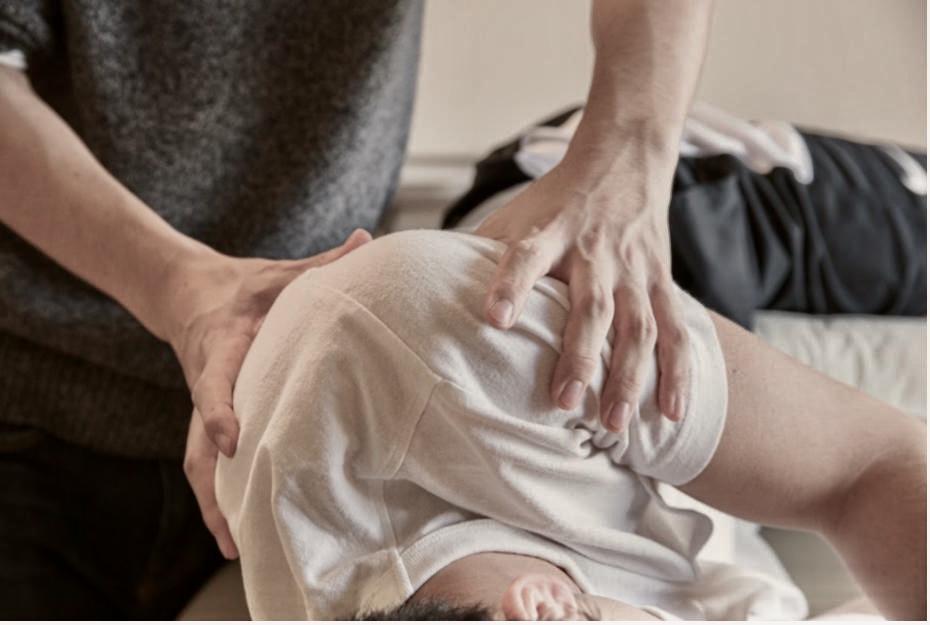 Hands-on shoulder treatment